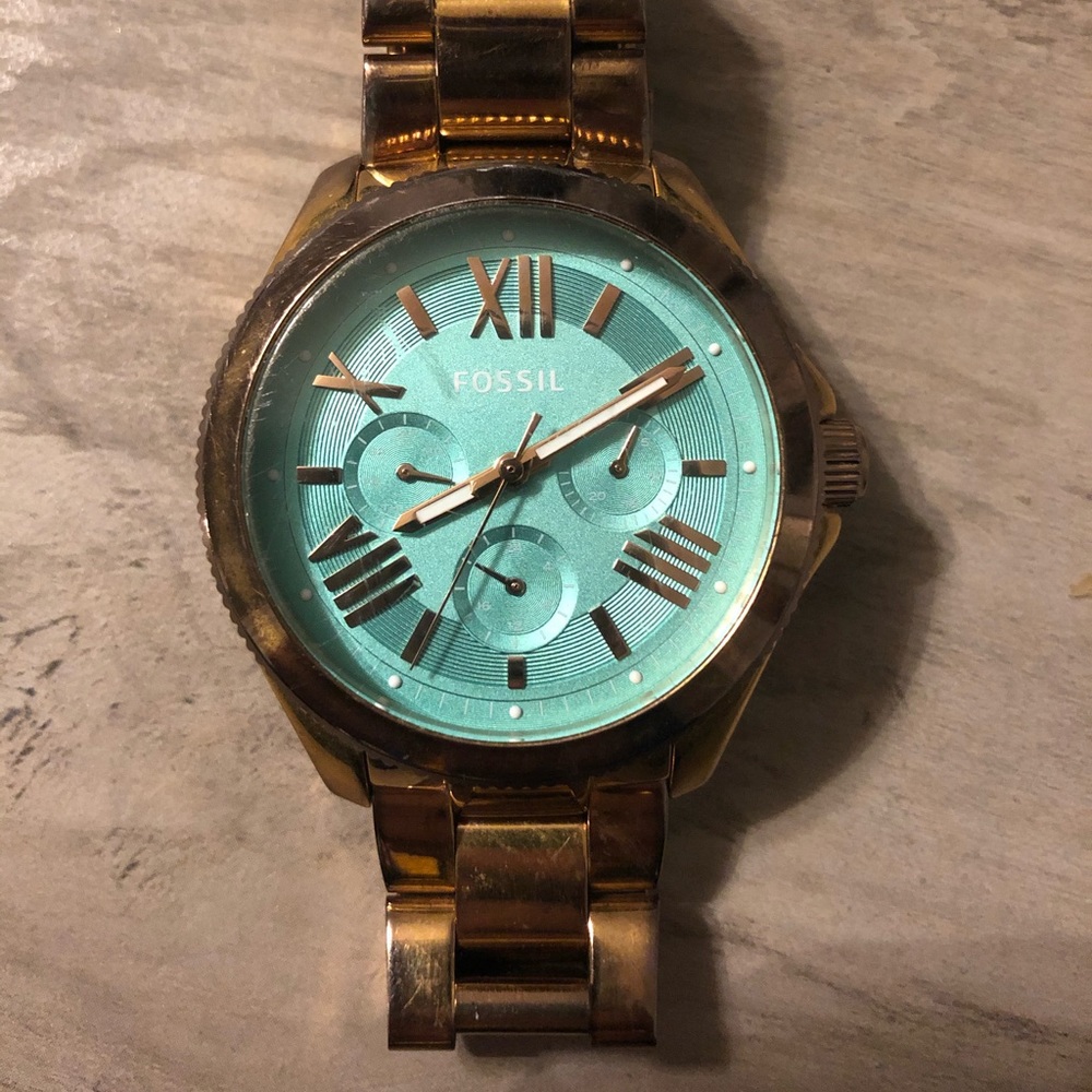 Women’s Fossil Rose Gold Watch🌹